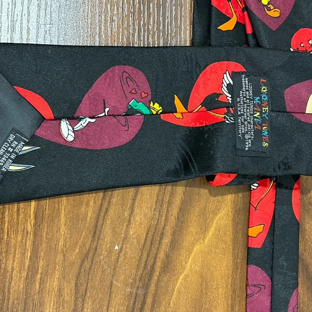 Looney toon tie‎